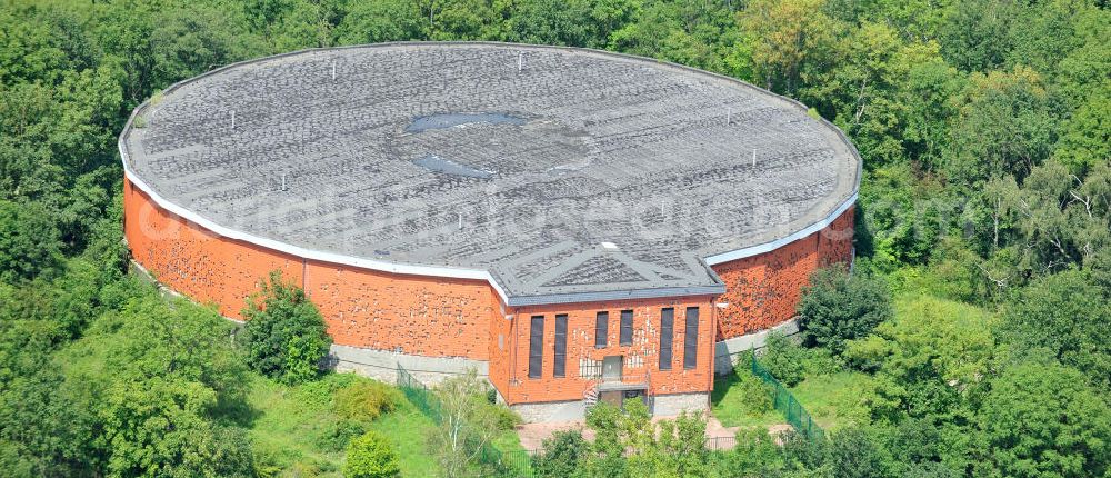 Aerial image Muldenstein - The red-clad high-water tank Muldenstein. Serving in GDR times on the Steinberg built storage for drinking water. Inside, there are two water chambers with a total of 8,000 cubic meters of drinking water