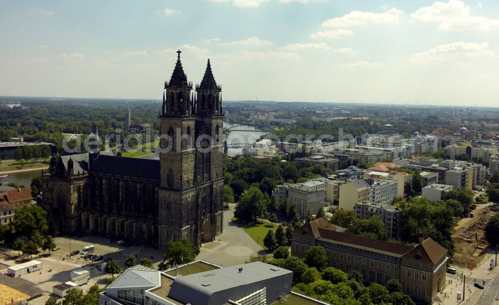 Aerial photograph Magdeburg - View of the Cathedral of Magdeburg St. Mauritius and Catherine. The Magdeburg Cathedral is the oldest Gothic building on German soil, the former cathedral of the Archbishopric of Magdeburg and at the same time city landmark