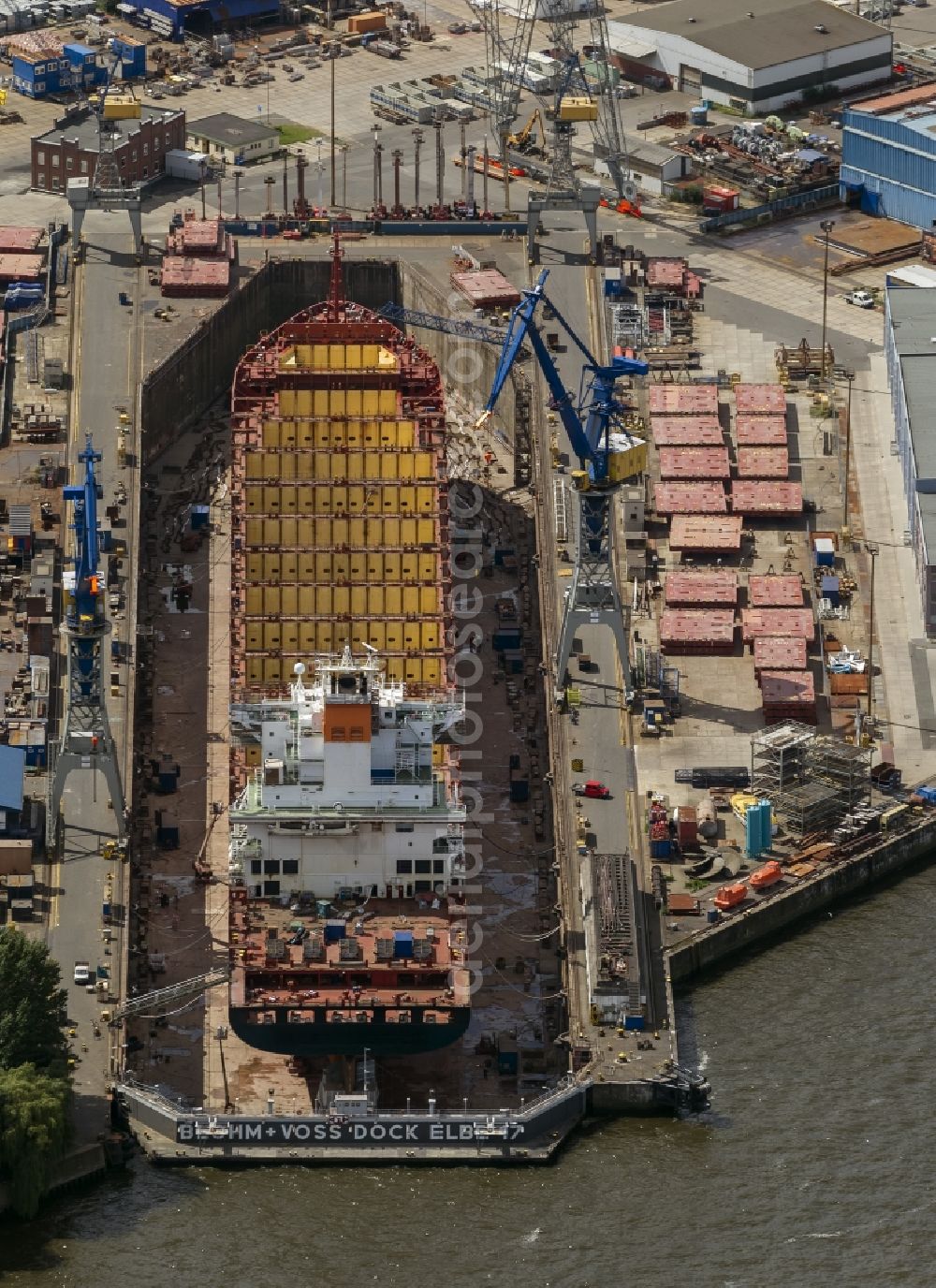 Hamburg from the bird's eye view: View of installation work on a tanker hull in dry dock / Blohm and Voss Dock Elbe in Hamburg. Clearly visible are the different sections of the Scots and future tanker. The dry dock Elbe 17 is one of the largest dry dock in Europe. It is located on the grounds of the Blohm + Voss shipyard in Hamburg