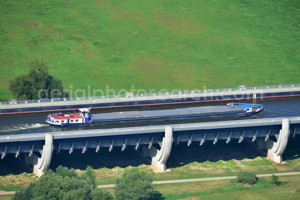 Hohenwarthe from the bird's eye view: Trough bridge from the Mittelland Canal over the River Elbe to the Elbe-Havel Canal to the waterway intersection with MD Hohenwarthe in Saxony-Anhalt