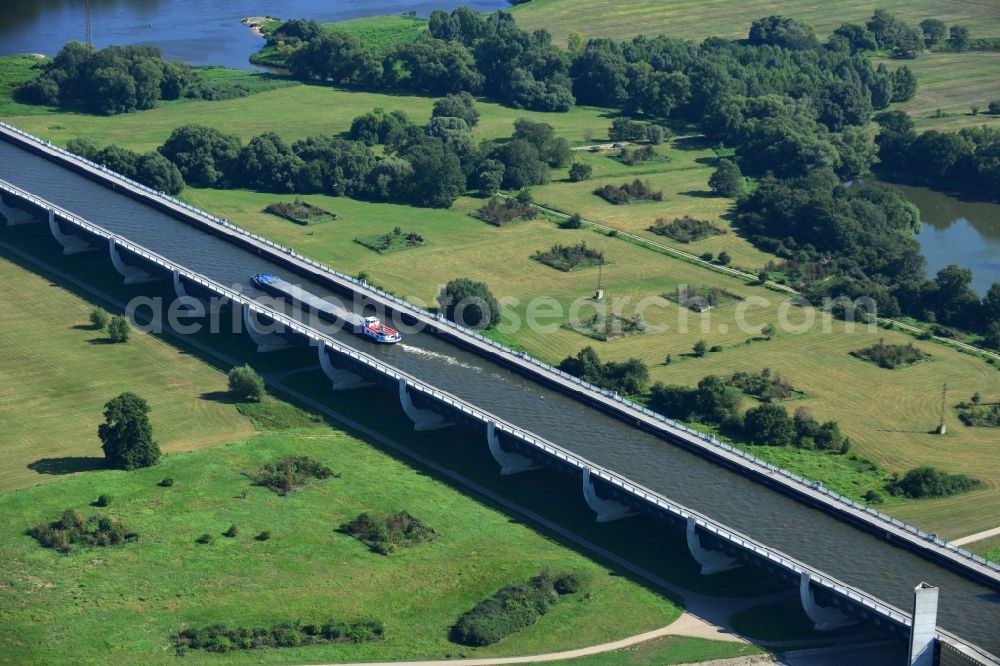 Aerial photograph Hohenwarthe - Trough bridge from the Mittelland Canal over the River Elbe to the Elbe-Havel Canal to the waterway intersection with MD Hohenwarthe in Saxony-Anhalt