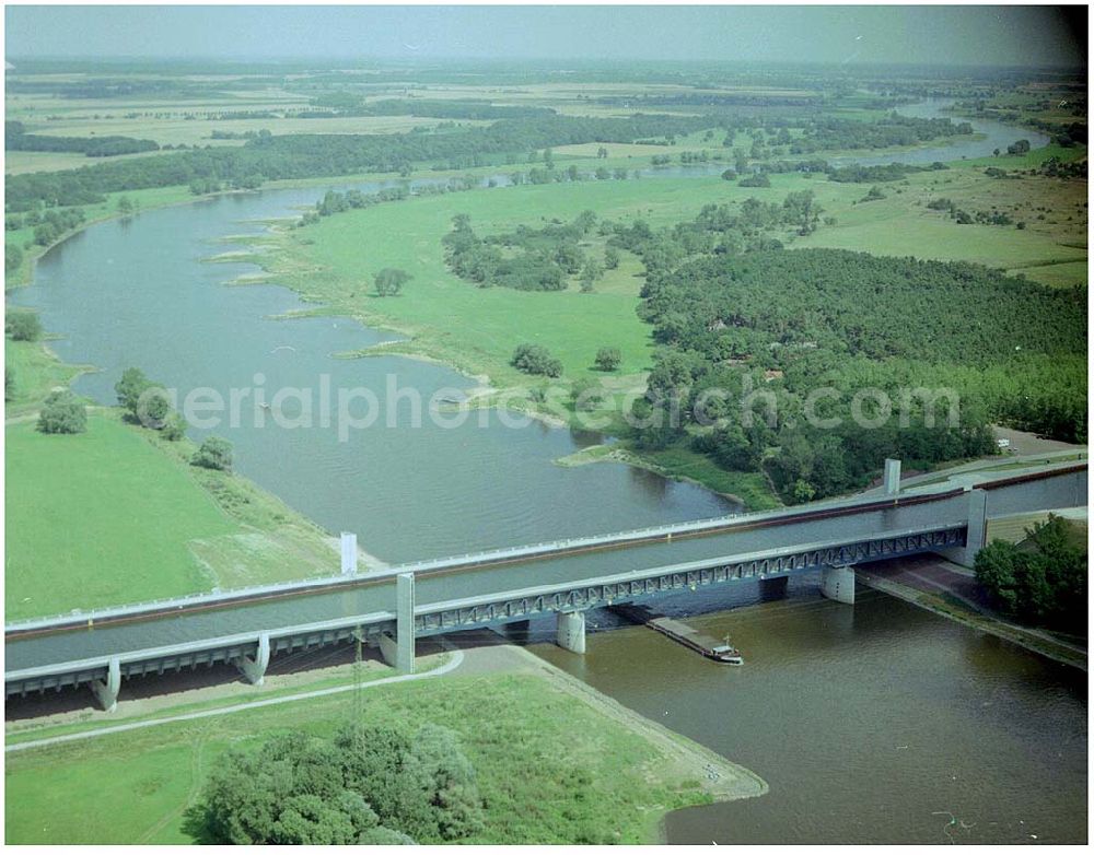 Aerial photograph Hohenwarthe - Trough bridge from the Mittelland Canal over the River Elbe to the Elbe-Havel Canal to the waterway intersection with MD Hohenwarthe in Saxony-Anhalt