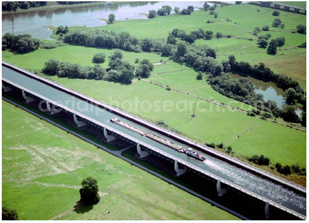 Aerial photograph Hohenwarthe - Trough bridge from the Mittelland Canal over the River Elbe to the Elbe-Havel Canal to the waterway intersection with MD Hohenwarthe in Saxony-Anhalt