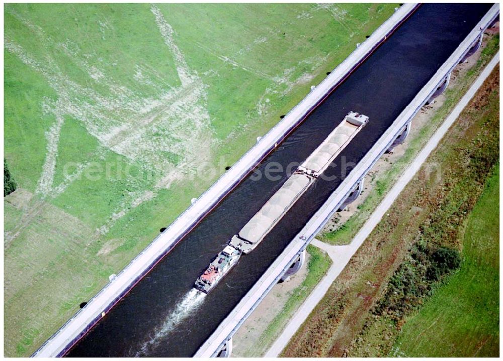 Hohenwarthe from the bird's eye view: Trough bridge from the Mittelland Canal over the River Elbe to the Elbe-Havel Canal to the waterway intersection with MD Hohenwarthe in Saxony-Anhalt