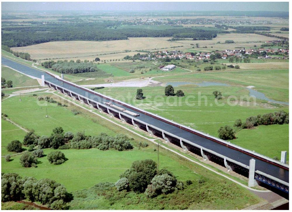 Aerial photograph Hohenwarthe - Trough bridge from the Mittelland Canal over the River Elbe to the Elbe-Havel Canal to the waterway intersection with MD Hohenwarthe in Saxony-Anhalt