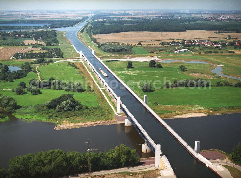 Aerial image Hohenwarthe - Trough bridge from the Mittelland Canal over the River Elbe to the Elbe-Havel Canal to the waterway intersection with MD Hohenwarthe in Saxony-Anhalt