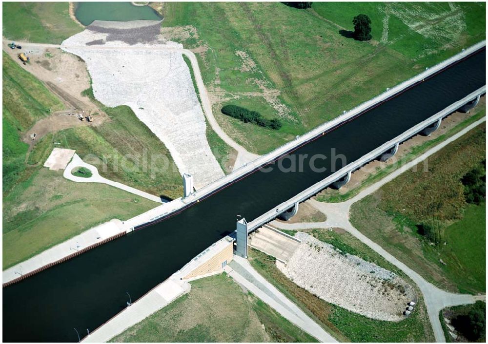 Aerial photograph Hohenwarthe - Trough bridge from the Mittelland Canal over the River Elbe to the Elbe-Havel Canal to the waterway intersection with MD Hohenwarthe in Saxony-Anhalt