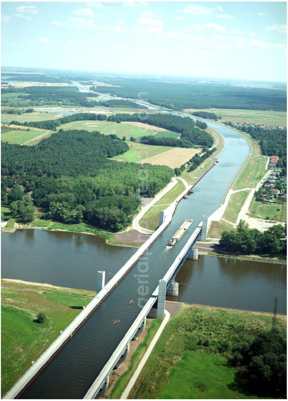 Aerial photograph Hohenwarthe - Trough bridge from the Mittelland Canal over the River Elbe to the Elbe-Havel Canal to the waterway intersection with MD Hohenwarthe in Saxony-Anhalt