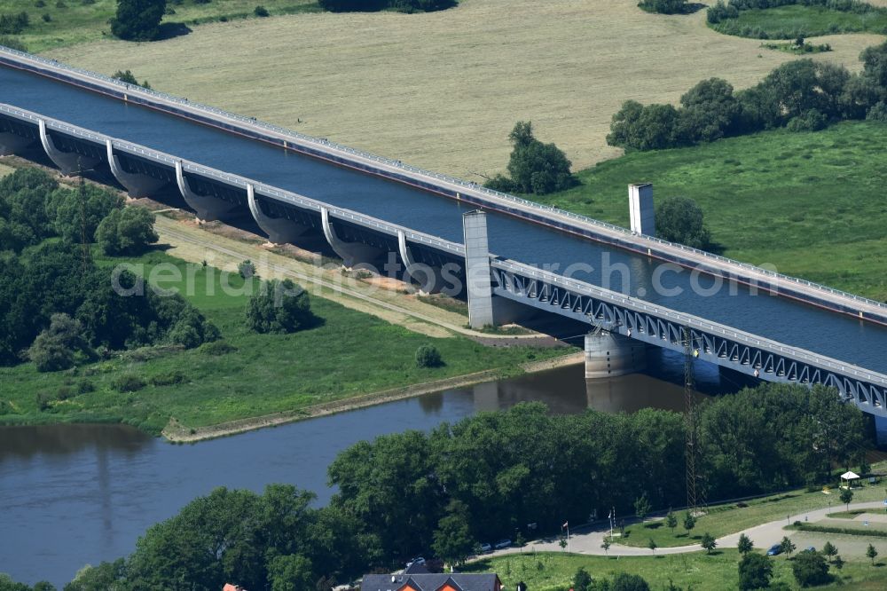 Aerial photograph Hohenwarthe - Trough bridge from the Mittelland Canal over the River Elbe to the Elbe-Havel Canal to the waterway intersection in Hohenwarthe in Saxony-Anhalt