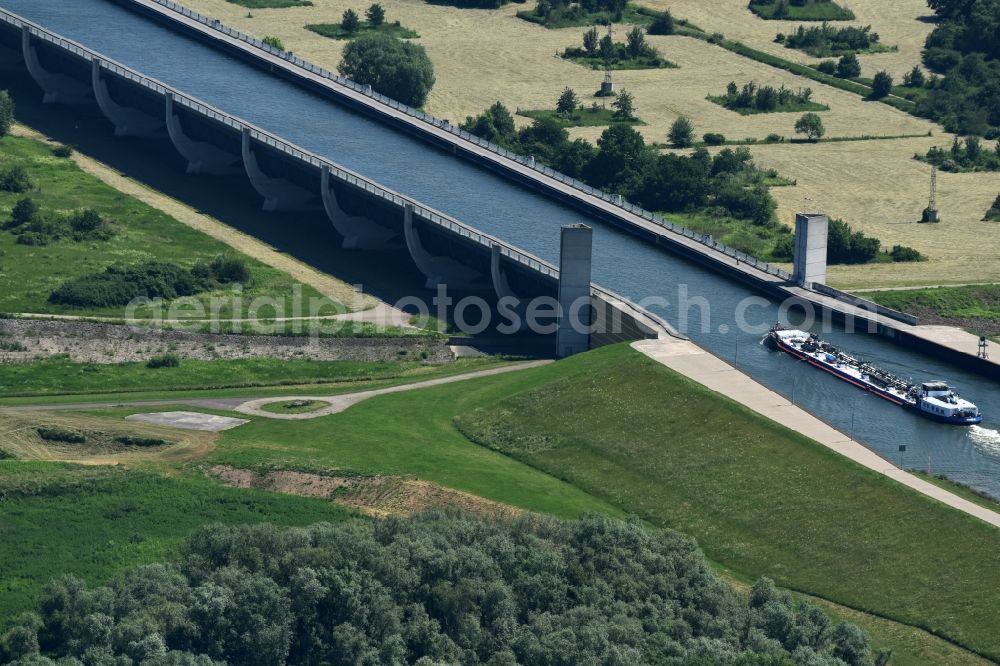 Aerial image Hohenwarthe - Trough bridge from the Mittelland Canal over the River Elbe to the Elbe-Havel Canal to the waterway intersection in Hohenwarthe in Saxony-Anhalt