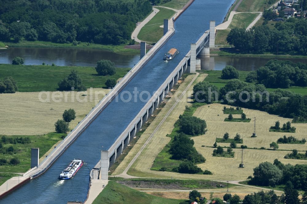 Aerial image Hohenwarthe - Trough bridge from the Mittelland Canal over the River Elbe to the Elbe-Havel Canal to the waterway intersection in Hohenwarthe in Saxony-Anhalt