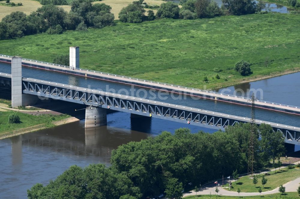 Aerial image Hohenwarthe - Trough bridge from the Mittelland Canal over the River Elbe to the Elbe-Havel Canal to the waterway intersection in Hohenwarthe in Saxony-Anhalt