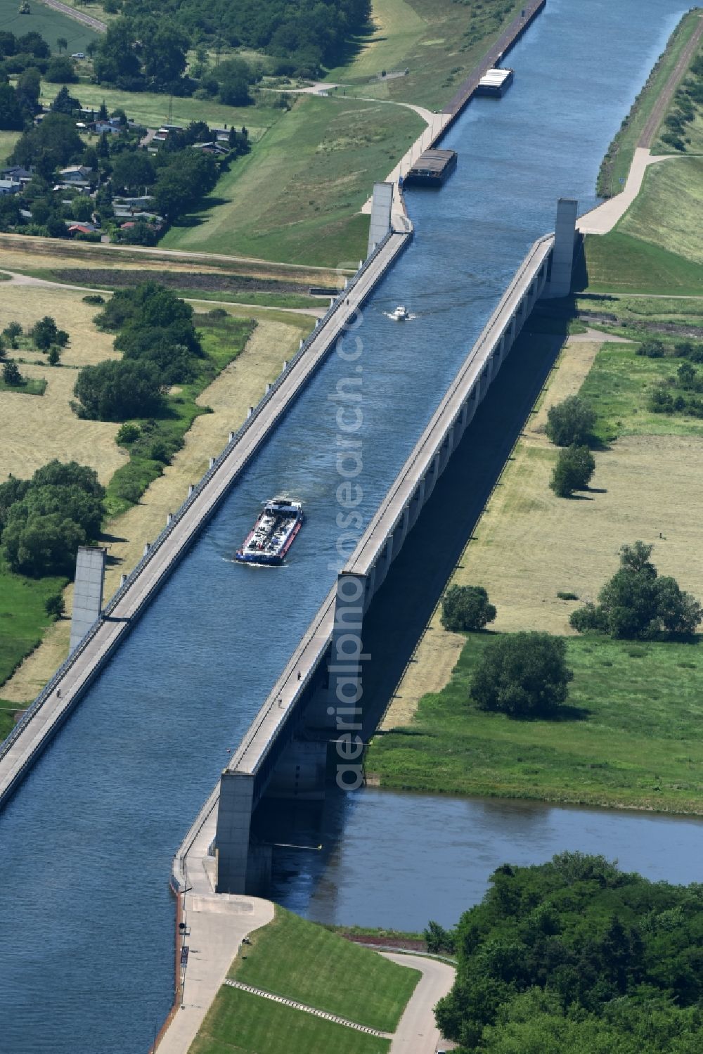 Aerial image Hohenwarthe - Trough bridge from the Mittelland Canal over the River Elbe to the Elbe-Havel Canal to the waterway intersection in Hohenwarthe in Saxony-Anhalt