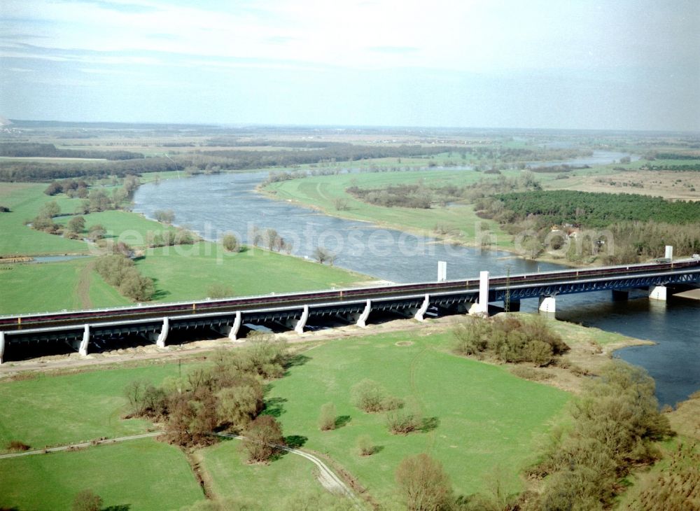 Hohenwarthe from above - Water way on the Trough bridge crossing from the Mittelland Canal over the River Elbe to the Elbe-Havel Canal to the waterway intersection in Hohenwarthe in Saxony-Anhalt