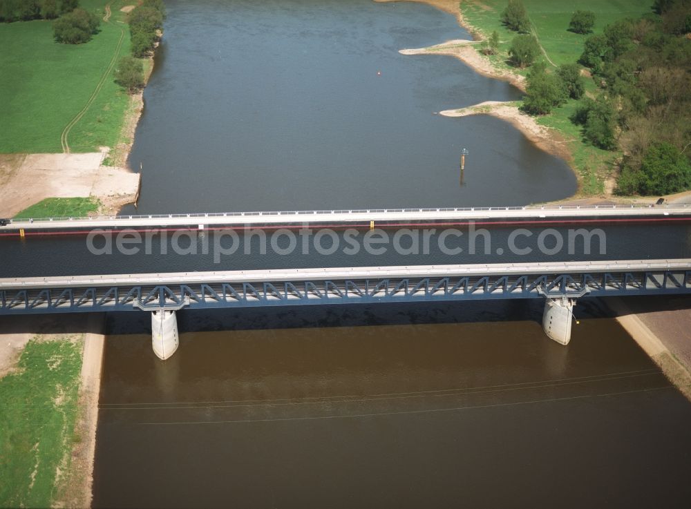 Aerial photograph Hohenwarthe - Water way on the Trough bridge crossing from the Mittelland Canal over the River Elbe to the Elbe-Havel Canal to the waterway intersection in Hohenwarthe in Saxony-Anhalt