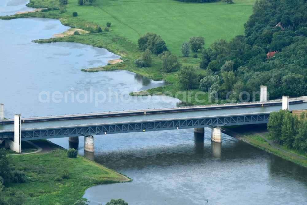 Hohenwarthe from the bird's eye view: Trough bridge from the Mittelland Canal over the River Elbe to the Elbe-Havel Canal to the waterway intersection in Hohenwarthe in Saxony-Anhalt