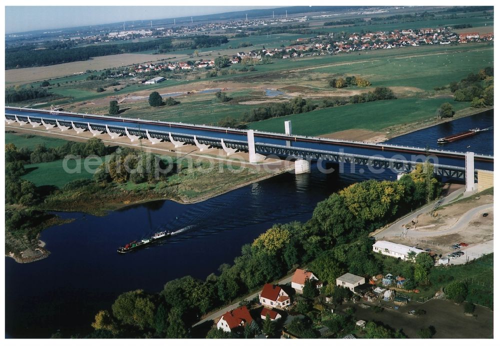 Aerial image Hohenwarthe - Water way on the Trough bridge crossing from the Mittelland Canal over the River Elbe to the Elbe-Havel Canal to the waterway intersection in Hohenwarthe in Saxony-Anhalt