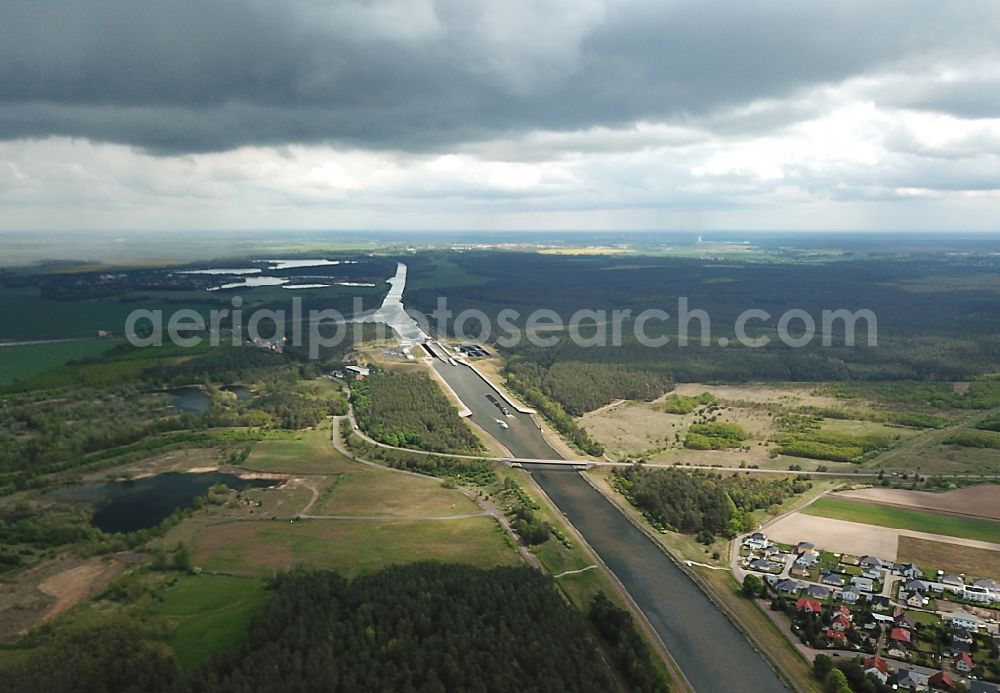 Aerial image Hohenwarthe - Water way on the Trough bridge crossing from the Mittelland Canal over the River Elbe to the Elbe-Havel Canal to the waterway intersection in Hohenwarthe in Saxony-Anhalt