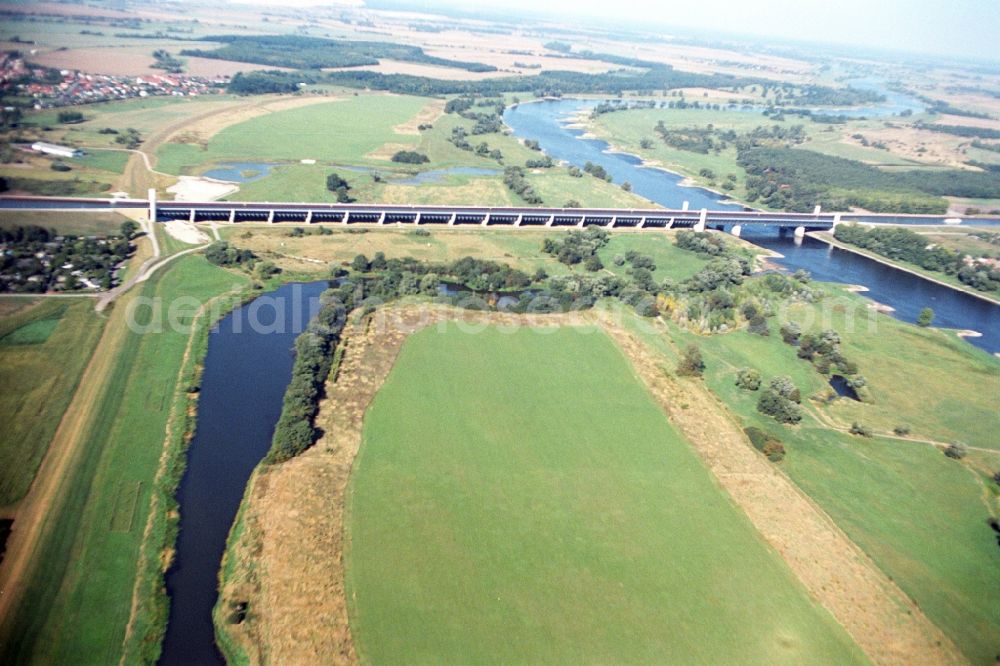 Aerial image Hohenwarthe - Trough bridge from the Mittelland Canal over the River Elbe to the Elbe-Havel Canal to the waterway intersection in Hohenwarthe in Saxony-Anhalt