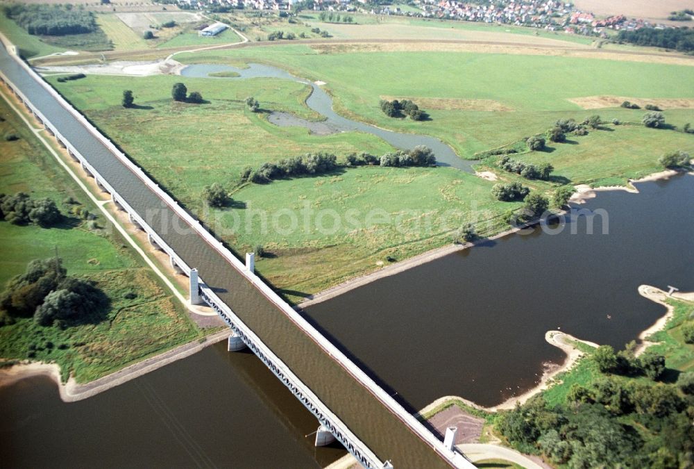 Aerial image Hohenwarthe - Trough bridge from the Mittelland Canal over the River Elbe to the Elbe-Havel Canal to the waterway intersection in Hohenwarthe in Saxony-Anhalt