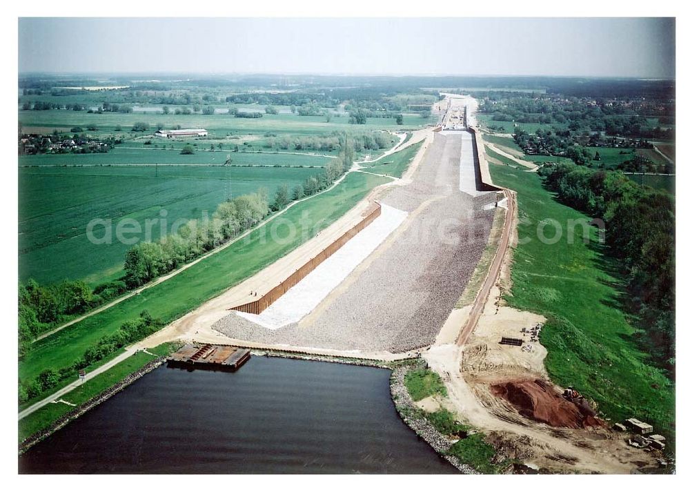 Rothensee from the bird's eye view: Trogbrückenzulaufbau am Wasserstraßenkreuz Magdeburg.