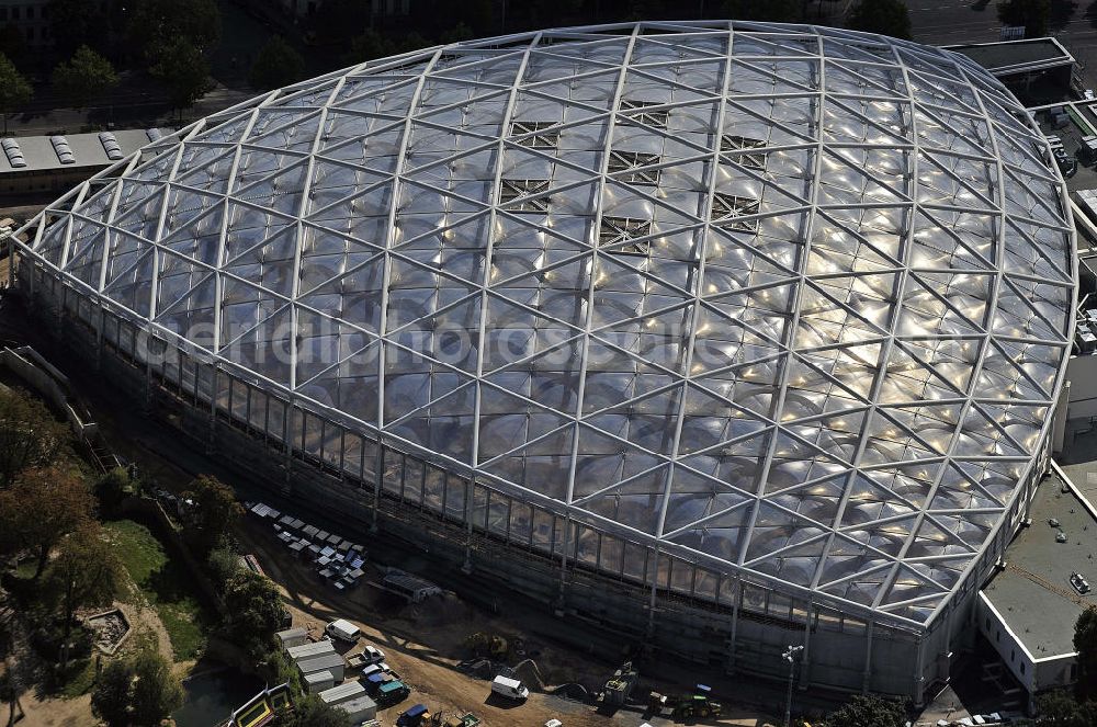 Aerial image Leipzig - Blick auf den Neubau der Riesentropenhalle Gondwanaland im Zoo Leipzig. In der Erlebniswelt wird die Urzeit lebendig als Afrika, Südamerika und Teile Asiens noch eine gemeinsame Landmasse bildeten. Die Eröffnung ist für 2011 geplant. View of the new construction of the giant tropical hall Gondwanaland in the Leipzig Zoo. The opening is planned for 2011.