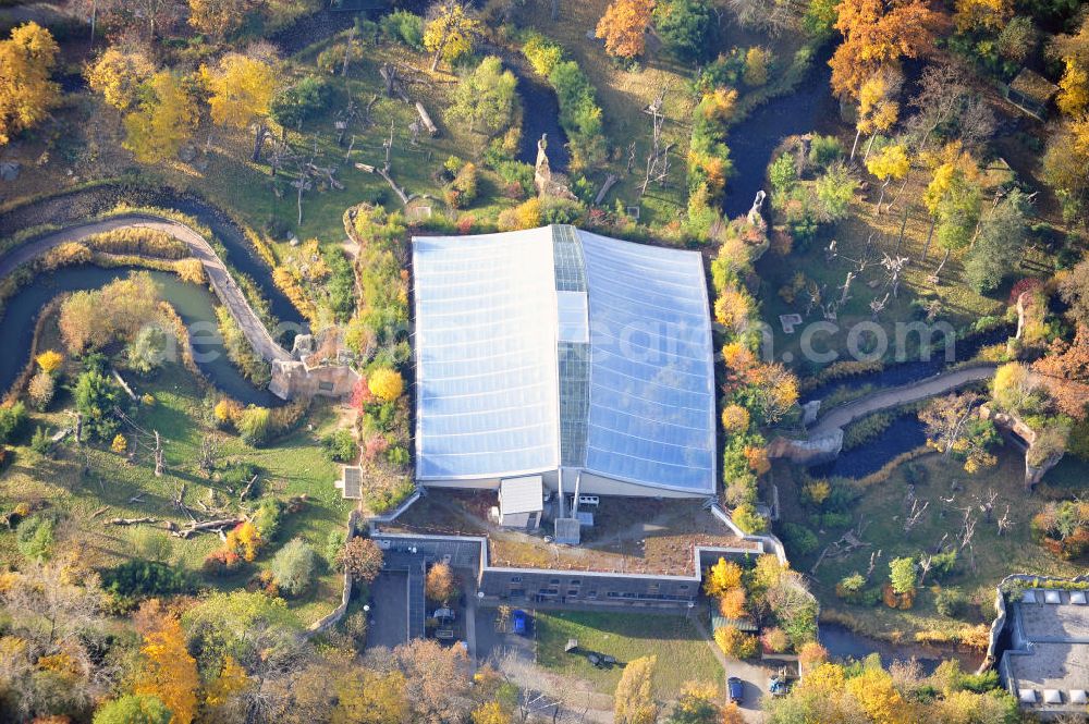 Aerial photograph Leipzig - Blick auf den Neubau der Riesentropenhalle Gondwanaland im Zoo Leipzig. In der Erlebniswelt wird die Urzeit lebendig als Afrika, Südamerika und Teile Asiens noch eine gemeinsame Landmasse bildeten. Die Eröffnung ist für 2011 geplant. View of the new construction of the giant tropical hall Gondwanaland in the Leipzig Zoo. The opening is planned for 2011.