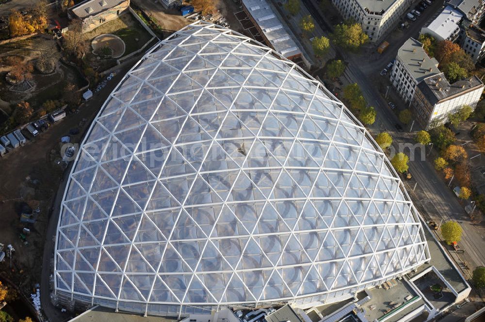 Aerial image Leipzig - Blick auf den Neubau der Riesentropenhalle Gondwanaland im Zoo Leipzig. In der Erlebniswelt wird die Urzeit lebendig als Afrika, Südamerika und Teile Asiens noch eine gemeinsame Landmasse bildeten. Die Eröffnung ist für 2011 geplant. View of the new construction of the giant tropical hall Gondwanaland in the Leipzig Zoo. The opening is planned for 2011.