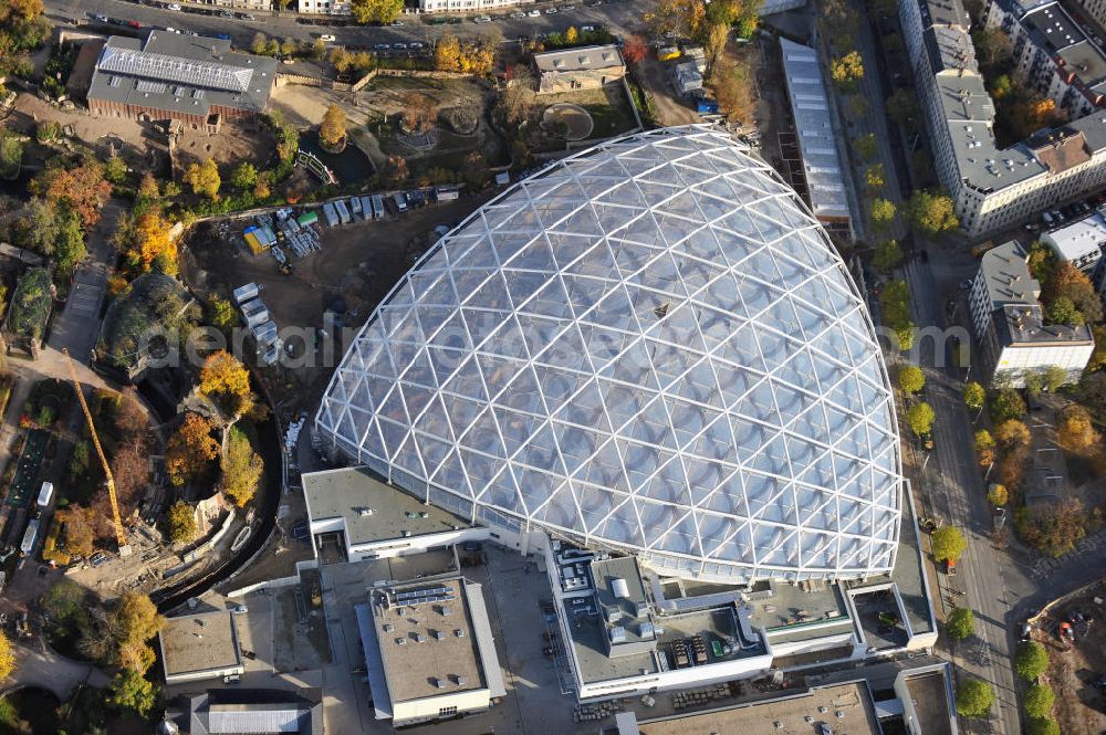 Leipzig from above - Blick auf den Neubau der Riesentropenhalle Gondwanaland im Zoo Leipzig. In der Erlebniswelt wird die Urzeit lebendig als Afrika, Südamerika und Teile Asiens noch eine gemeinsame Landmasse bildeten. Die Eröffnung ist für 2011 geplant. View of the new construction of the giant tropical hall Gondwanaland in the Leipzig Zoo. The opening is planned for 2011.