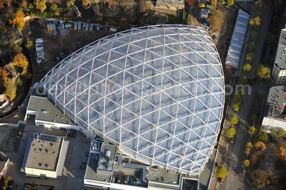 Aerial image Leipzig - Blick auf den Neubau der Riesentropenhalle Gondwanaland im Zoo Leipzig. In der Erlebniswelt wird die Urzeit lebendig als Afrika, Südamerika und Teile Asiens noch eine gemeinsame Landmasse bildeten. Die Eröffnung ist für 2011 geplant. View of the new construction of the giant tropical hall Gondwanaland in the Leipzig Zoo. The opening is planned for 2011.