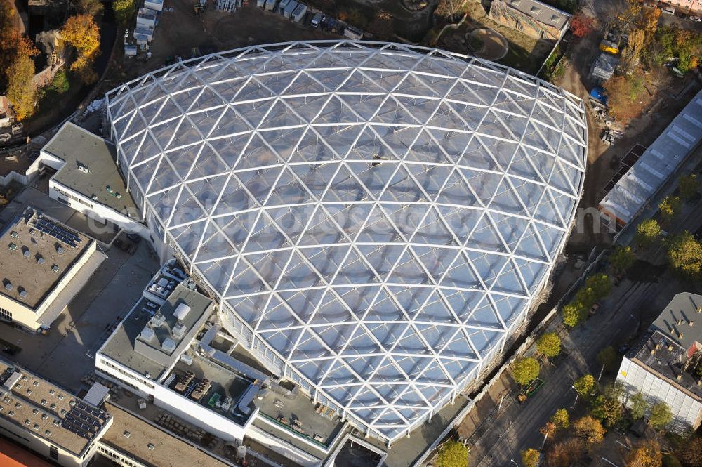 Aerial photograph Leipzig - Blick auf den Neubau der Riesentropenhalle Gondwanaland im Zoo Leipzig. In der Erlebniswelt wird die Urzeit lebendig als Afrika, Südamerika und Teile Asiens noch eine gemeinsame Landmasse bildeten. Die Eröffnung ist für 2011 geplant. View of the new construction of the giant tropical hall Gondwanaland in the Leipzig Zoo. The opening is planned for 2011.