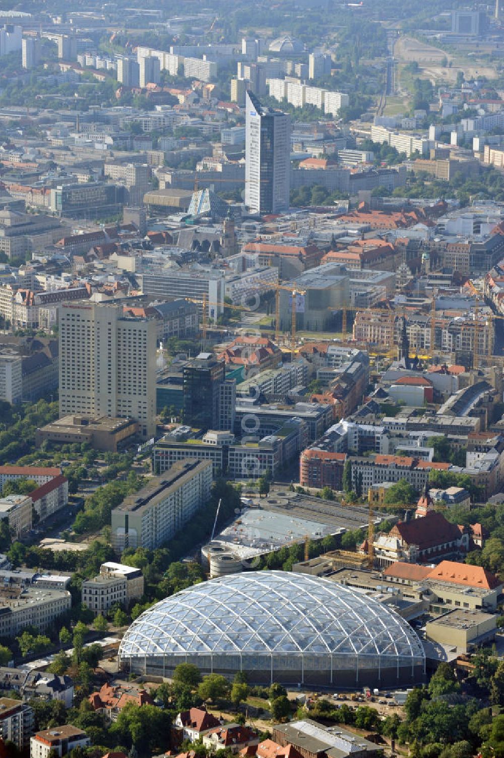 Aerial image Leipzig - Blick auf den Neubau der Riesentropenhalle Gondwanaland im Zoo Leipzig. In der Erlebniswelt wird die Urzeit lebendig als Afrika, Südamerika und Teile Asiens noch eine gemeinsame Landmasse bildeten. Die Eröffnung ist für 2011 geplant. View of the new construction of the giant tropical hall Gondwanaland in the Leipzig Zoo. The opening is planned for 2011.