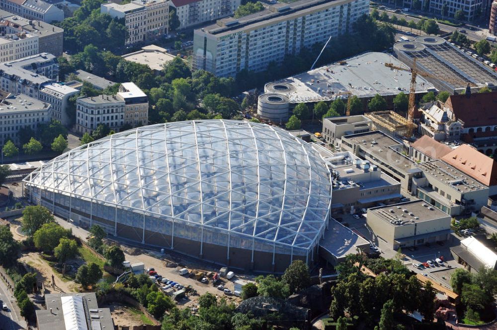 Aerial photograph Leipzig - Blick auf den Neubau der Riesentropenhalle Gondwanaland im Zoo Leipzig. In der Erlebniswelt wird die Urzeit lebendig als Afrika, Südamerika und Teile Asiens noch eine gemeinsame Landmasse bildeten. Die Eröffnung ist für 2011 geplant. View of the new construction of the giant tropical hall Gondwanaland in the Leipzig Zoo. The opening is planned for 2011.