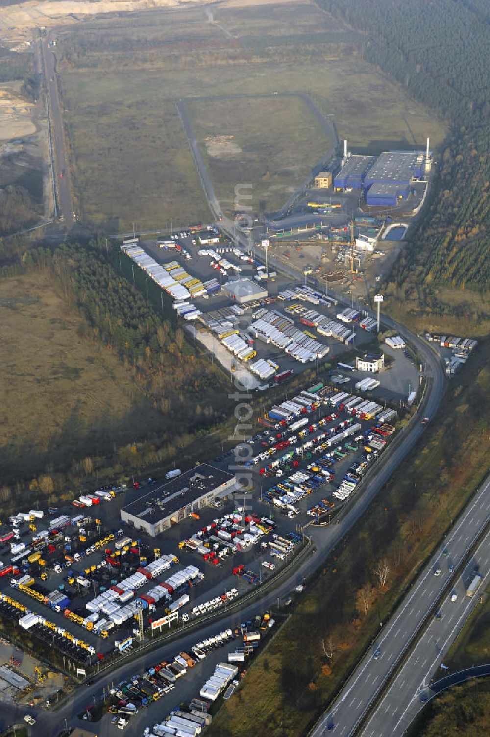 Aerial image KÖNIGS-WUSTERHAUSEN - Blick auf die Erweiterungsbaustelle des TruckStore Berlin-Brandenburg an der Robert-Guthmann-Str. 7 in 15713 Königs Wusterhausen am südlichen Berliner Ring an der A10.