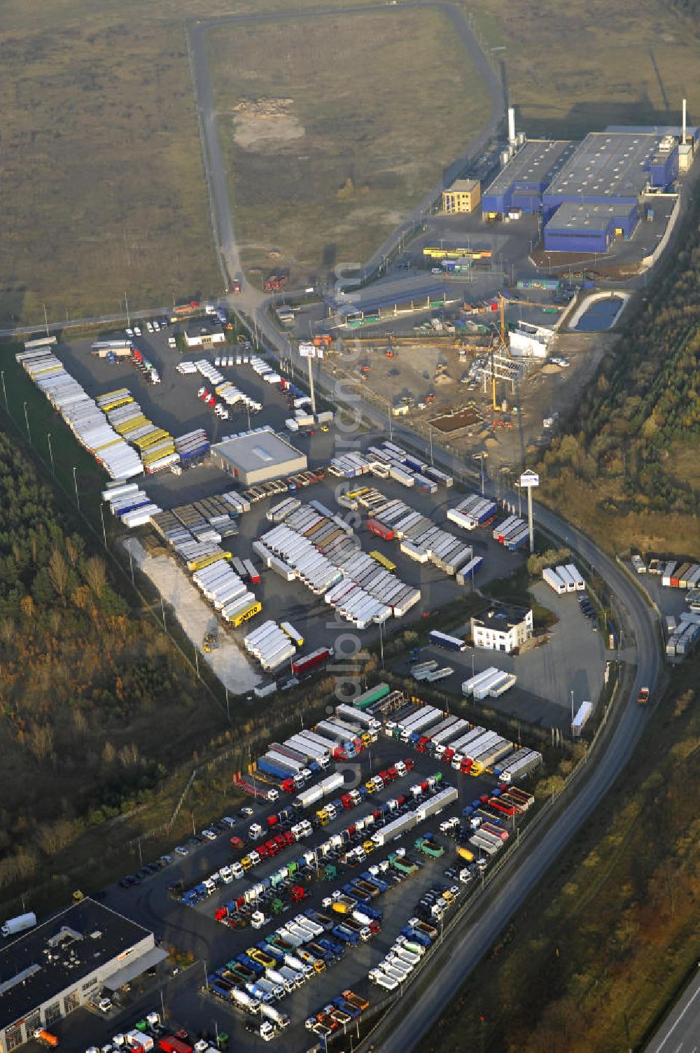 Aerial photograph KÖNIGS-WUSTERHAUSEN - Blick auf die Erweiterungsbaustelle des TruckStore Berlin-Brandenburg an der Robert-Guthmann-Str. 7 in 15713 Königs Wusterhausen am südlichen Berliner Ring an der A10.