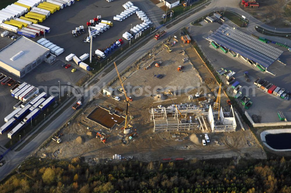 Aerial image KÖNIGS-WUSTERHAUSEN - Blick auf die Erweiterungsbaustelle des TruckStore Berlin-Brandenburg an der Robert-Guthmann-Str. 7 in 15713 Königs Wusterhausen am südlichen Berliner Ring an der A10.