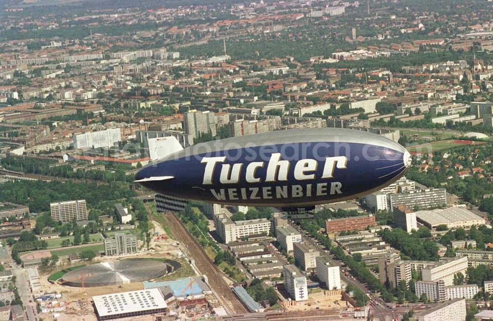 Aerial image Berlin - Friedrichshain - Tucher - Werbeluftschiff über der Sportanlage an der Landsberger Allee.