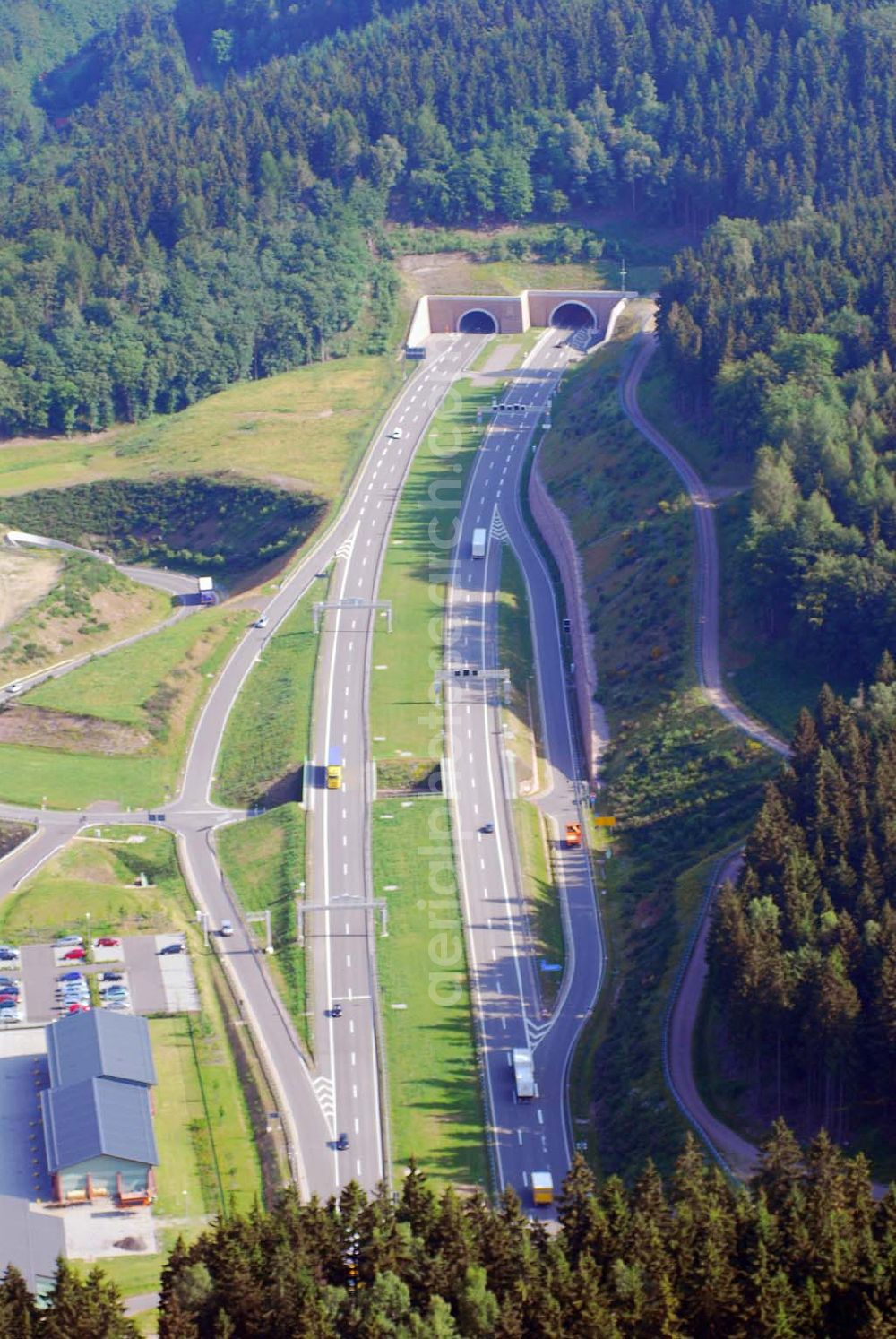 Aerial image Zella-Mehlis - Blick auf den Tunnel Berg Bock - mit 2738 m der drittlängste zweiröhrige Straßentunnel Deutschlands. Er ist Teil der Autobahn A 71, zwischen der Anschlussstelle Suhl/Zella-Mehlis und dem Autobahndreieck Suhl, unterquert er den Berg Glaskopf (709 m), dessen Nebenberg (681 m) Bock genannt wird. Glaskopf und Bock gehören zu dem zwischen Zella-Mehlis und Suhl gelegenen Höhenzug Domberg-Schwarzer Kopf.