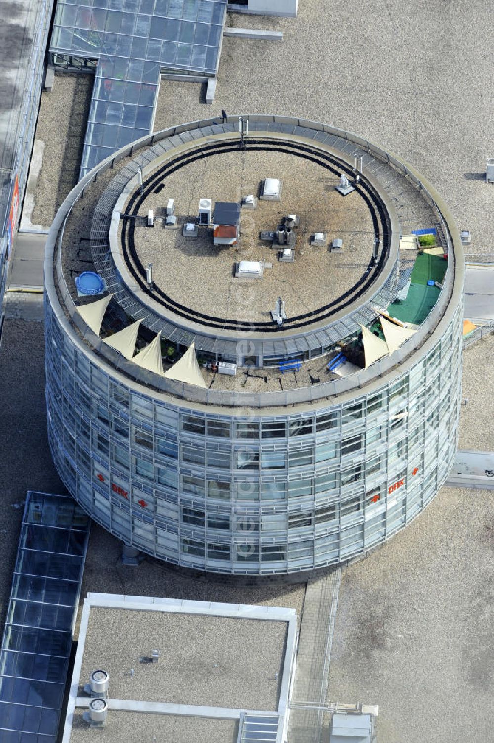 Bernau from above - Blick auf den Turm der Bahnhofspassagen der Peter Fritz Immobilien GbR mbH in Bernau. View of the tower of the station passages in Bernau.