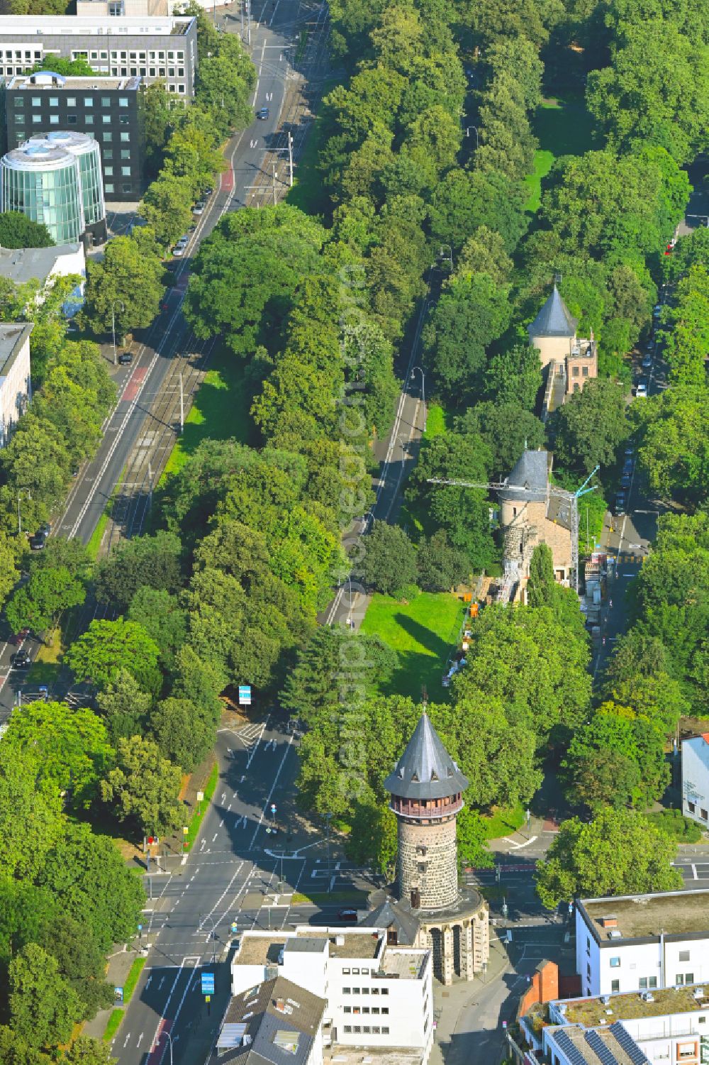 Aerial image Köln - Tower building Blaue Funken Turm (Sachsenturm) remains of the former, historic city wall on the street Blaue-Funken-Weg in the Altstadt district of Cologne in the federal state of North Rhine-Westphalia, Germany