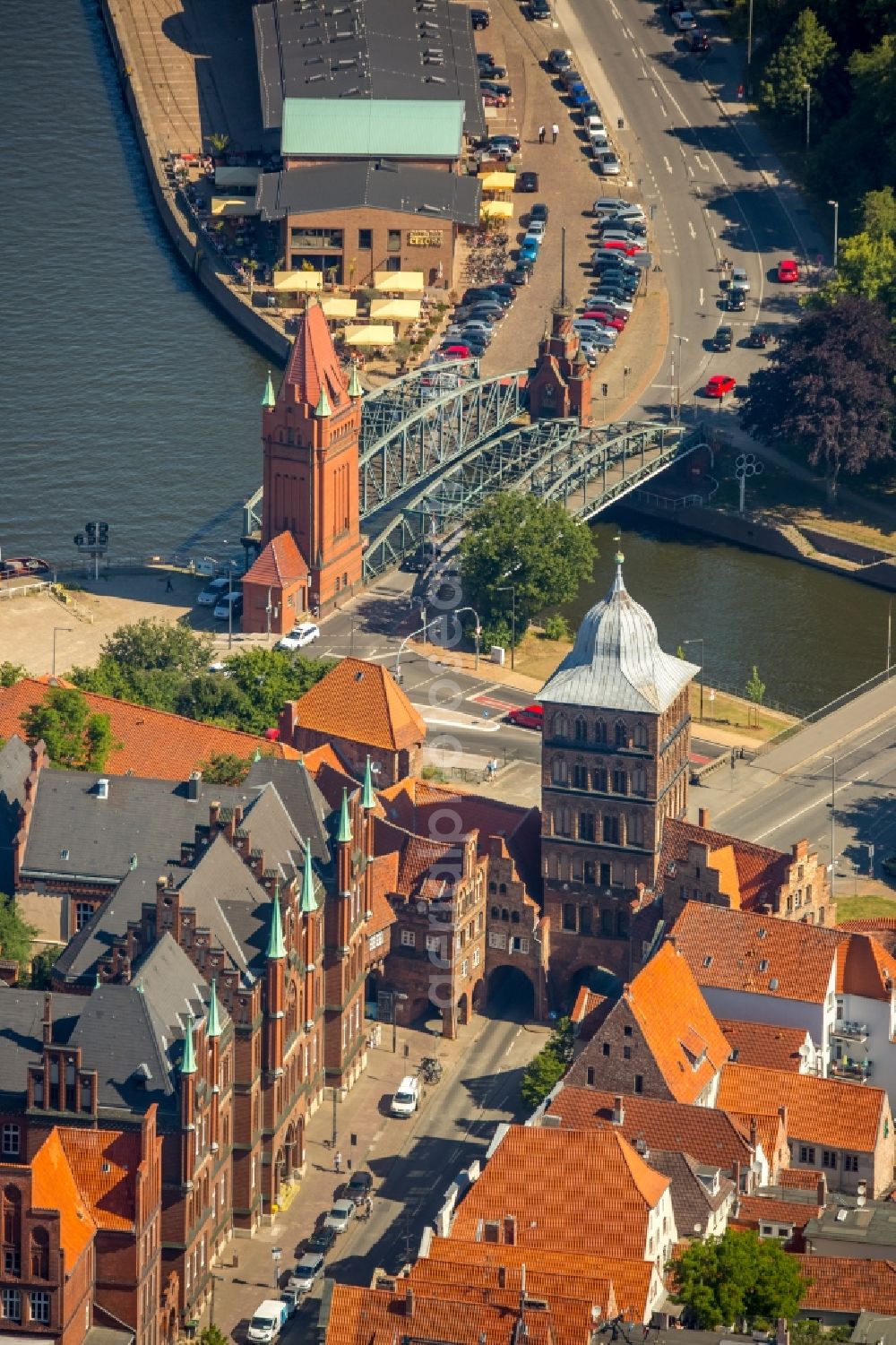 Aerial photograph Lübeck - Tower building Burgtor Grosse Burgstrasse the rest of the former historic city walls in Luebeck in the state Schleswig-Holstein