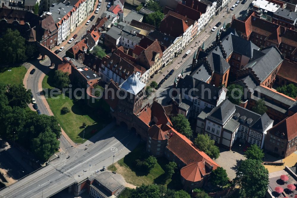 Lübeck from the bird's eye view: Tower building Burgtor the rest of the former historic city walls in Luebeck in the state Schleswig-Holstein