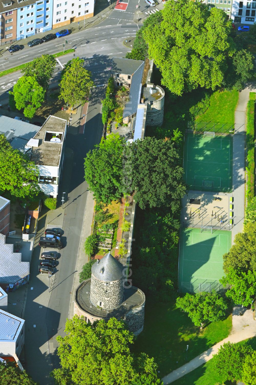 Köln from above - Tower building Gereonsmuehle remains of the former, historic city wall in the Calisthenics Park on the street Gereonswall in the district Altstadt in Cologne in the federal state of North Rhine-Westphalia, Germany