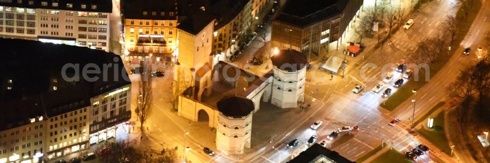 München from the bird's eye view: Night view Tower building Isartor on Isartorplatz the rest of the former historic city walls in Munich in the state Bavaria