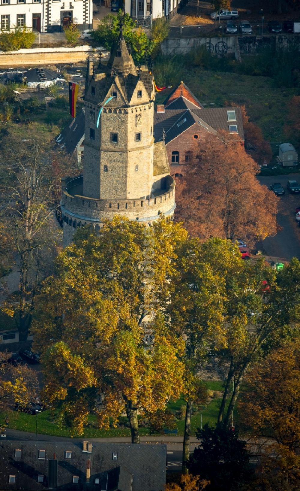 Aerial photograph Andernach - Tower building Runder Turm the rest of the former historic city walls in Andernach in the state Rhineland-Palatinate