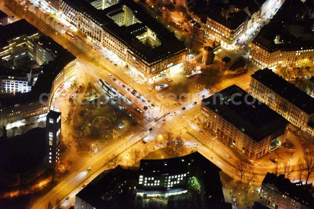 Aerial photograph München - Night view Tower building Sendlinger Tor am Sendlinger-Tor-Platz the rest of the former historic city walls in Munich in the state Bavaria