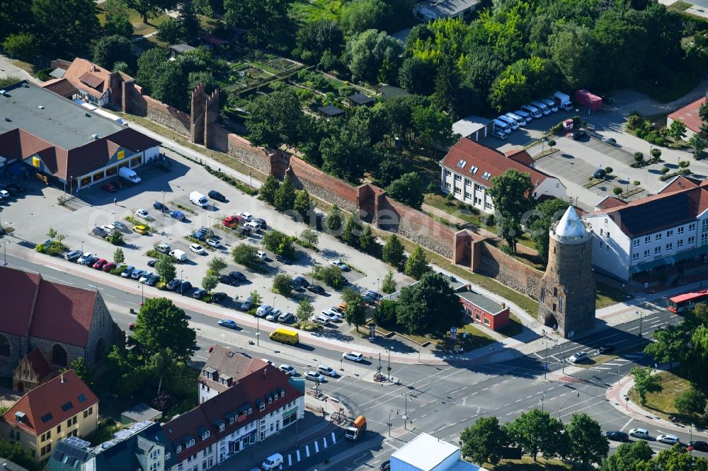 Aerial photograph Prenzlau - Tower building Stettiner Tor on Stettiner Strasse the rest of the former historic city walls in Prenzlau in the state Brandenburg, Germany