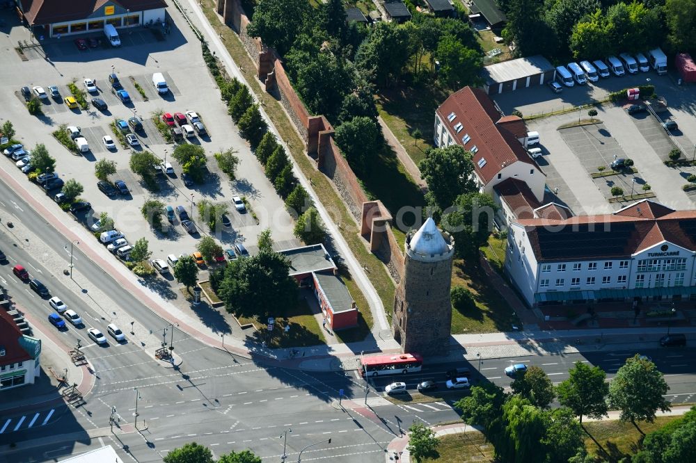 Prenzlau from the bird's eye view: Tower building Stettiner Tor on Stettiner Strasse the rest of the former historic city walls in Prenzlau in the state Brandenburg, Germany