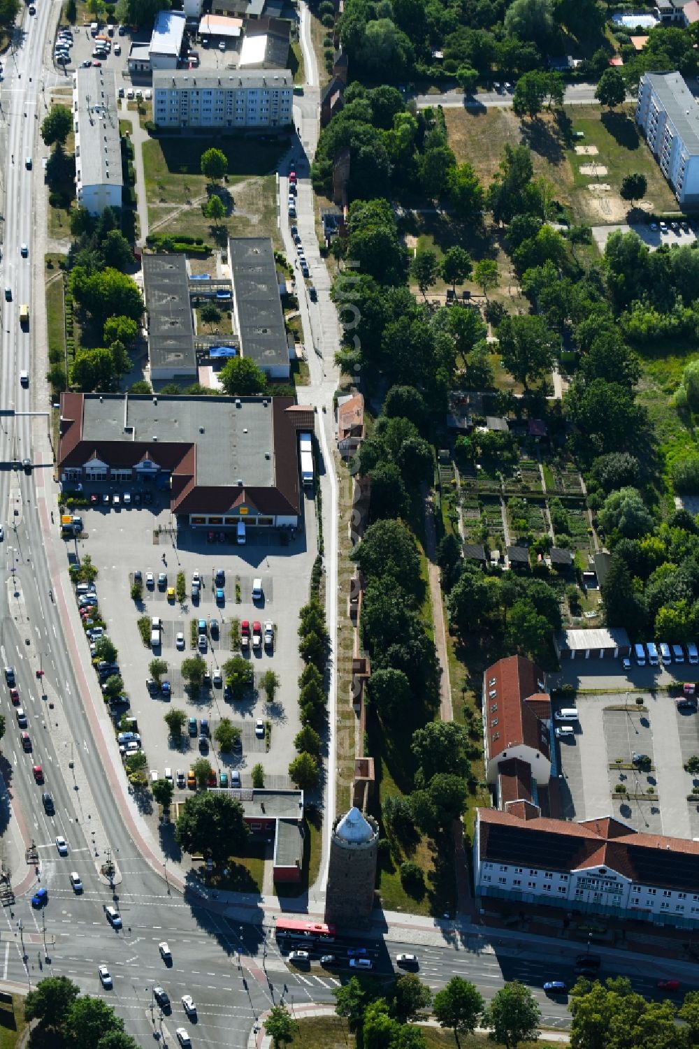 Prenzlau from the bird's eye view: Tower building Stettiner Tor on Stettiner Strasse the rest of the former historic city walls in Prenzlau in the state Brandenburg, Germany