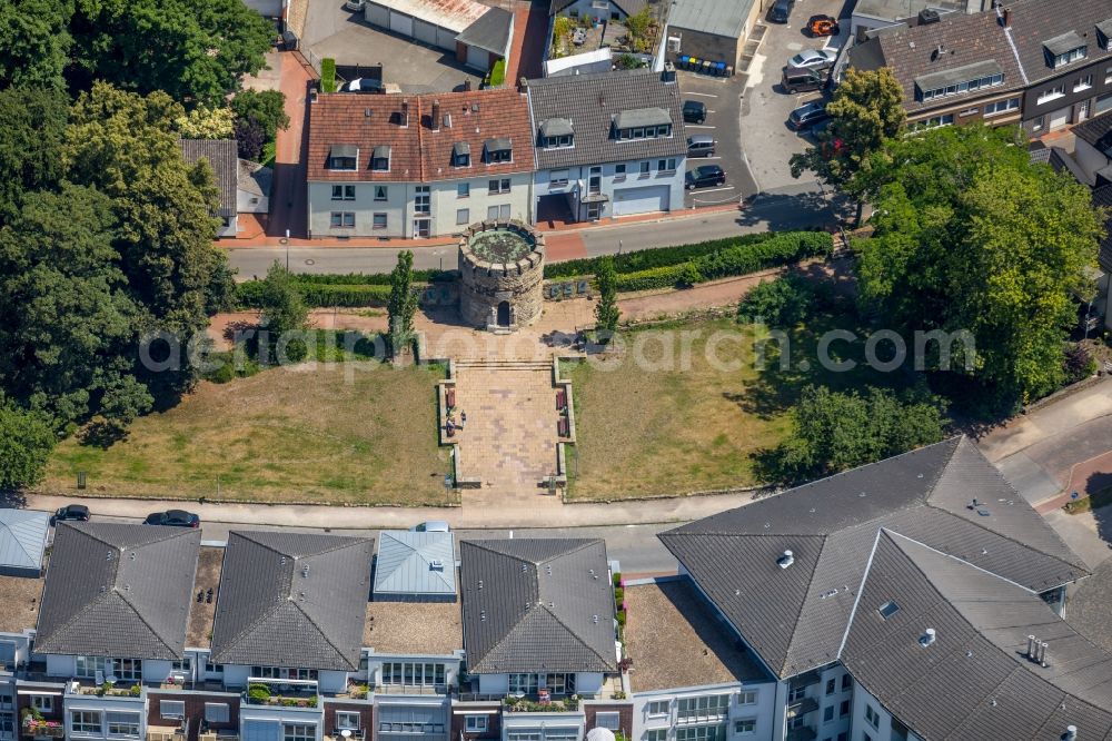 Aerial photograph Dorsten - Tower building on Westgraben- Westwall the rest of the former historic city walls in Dorsten in the state North Rhine-Westphalia, Germany